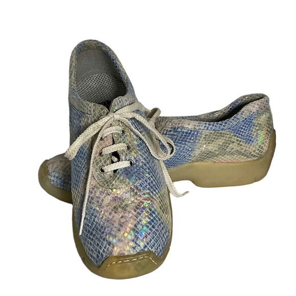 Stuart Weitzman Iridescent Snakeprint Lace-Up Sneakers Rare Vintage Size 9